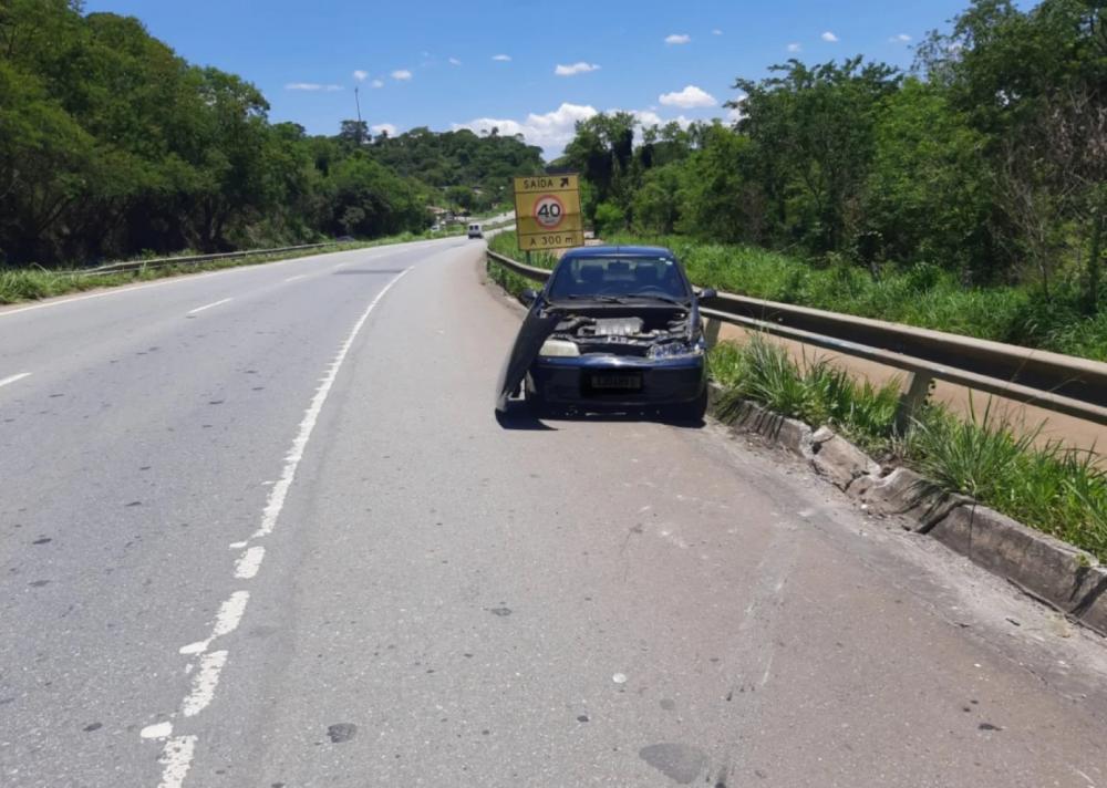 Acidente Na Mg Deixa Mulher Ferida E Ve Culo Danificado