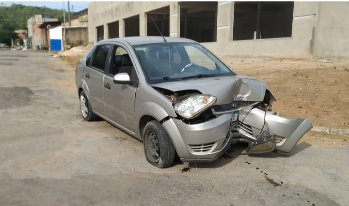 Moradora De Cachoeira Da Prata Fica Ferida Após Bater Carro Em Poste Da ...